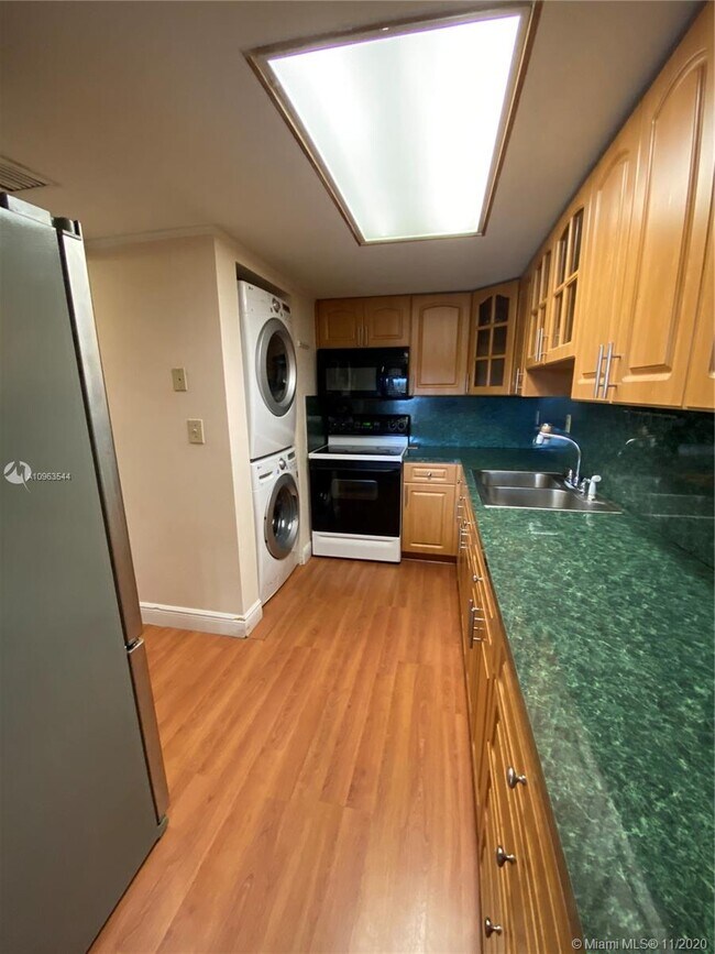 Foto del edificio - 10000 NW 80th Ct