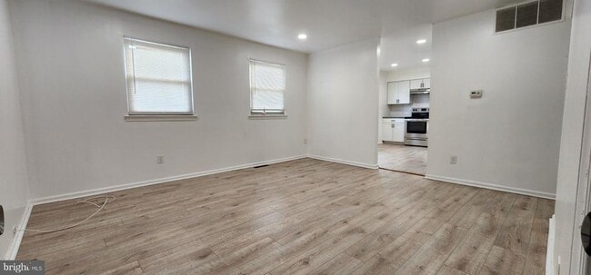 Building Photo - 17 Fairfax Ave