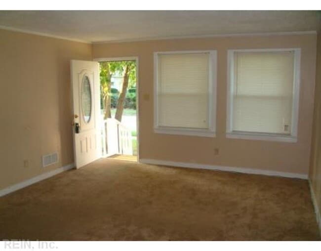 Building Photo - Lakeland Homes