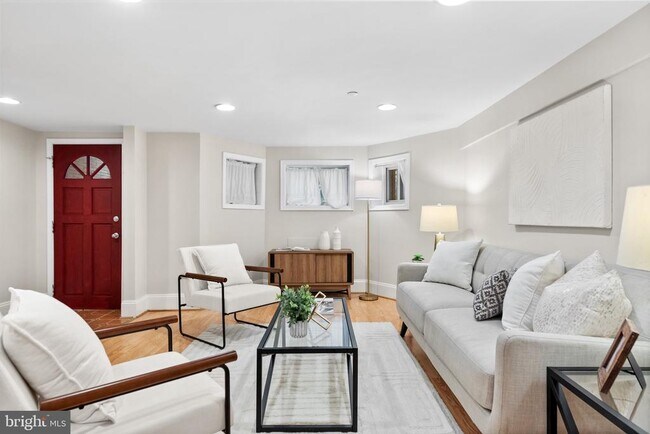 Foto del edificio - 1929 Calvert St NW