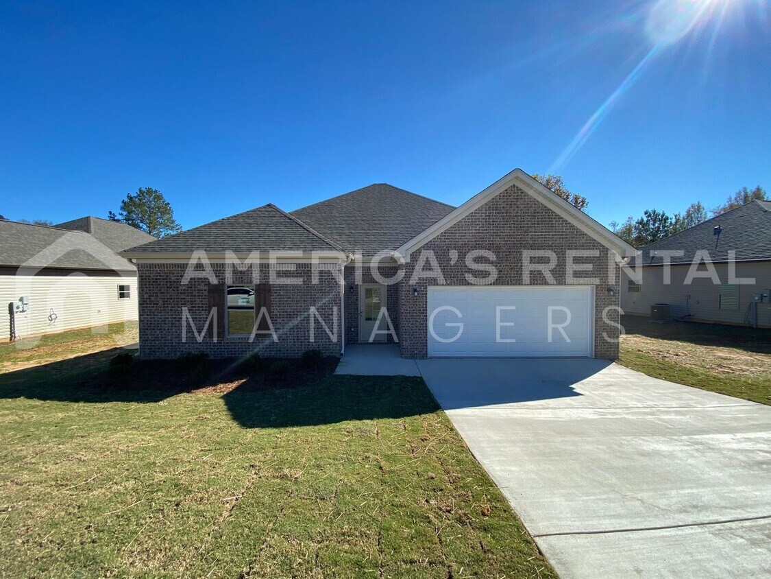 Primary Photo - Home for Rent in Lincoln, AL.....Available...