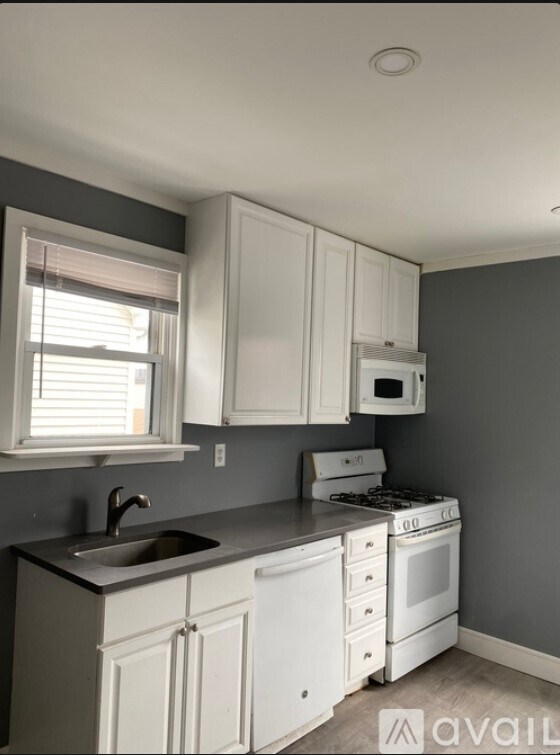 KITCHEN - 12 Bayview Ave