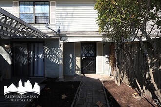 Building Photo - 6760 Racquet Club Dr