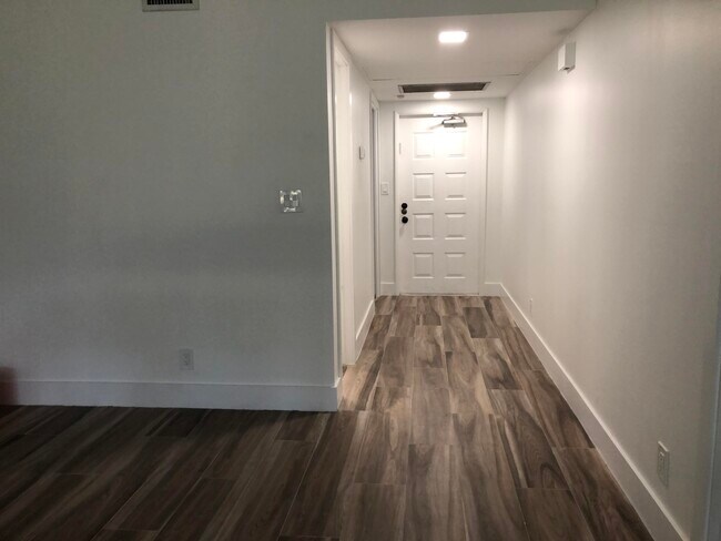 Foto del edificio - 535 Oaks Dr