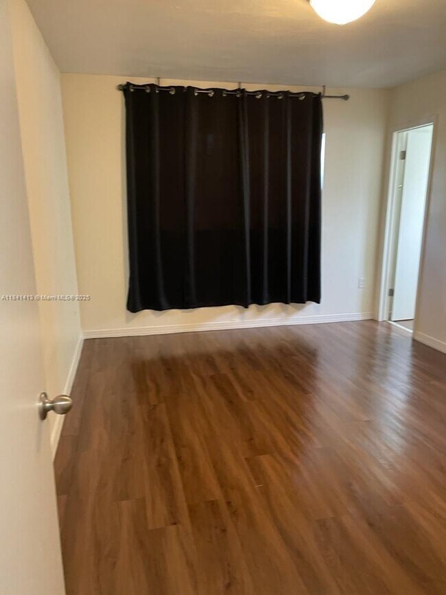 Foto del edificio - 15969 NW 64th Ave
