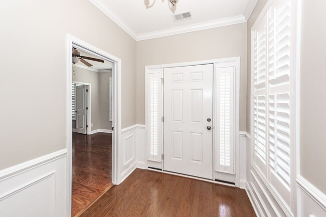 Building Photo - 4 Bedroom 3.5 Bath Townhouse in Kingsbridg...