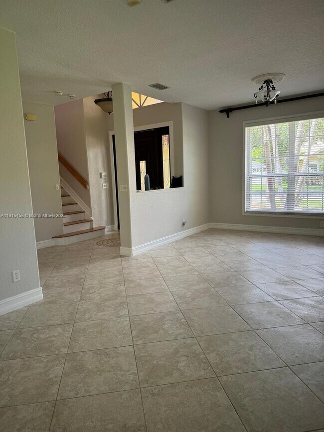 Foto del edificio - 17809 NW 16th St