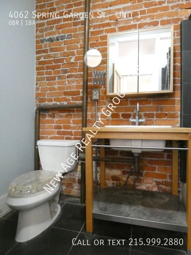 Building Photo - Enormous Studio Apartment in West Philly!