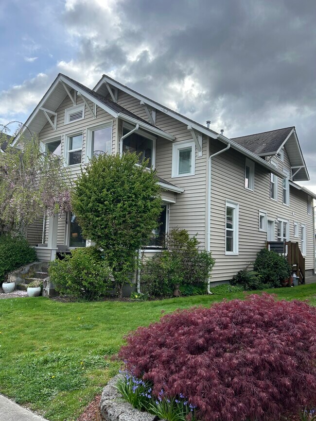 Building Photo - 904 Ryan Ave