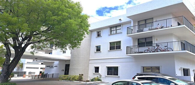 Foto del edificio - 1900 Diana Dr