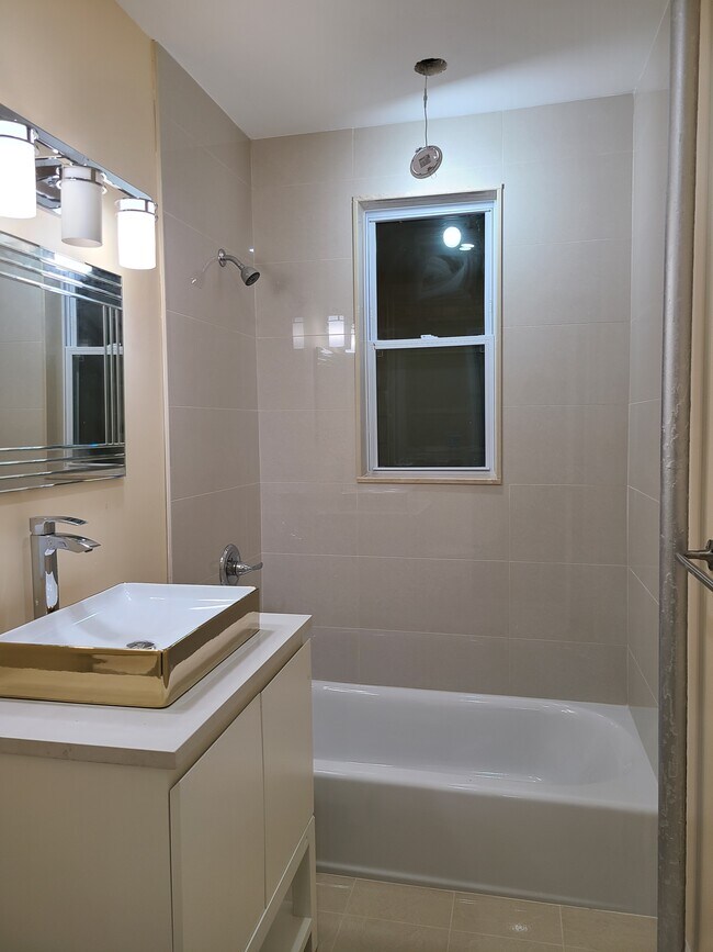 Bathroom - 2934 Fenton Ave