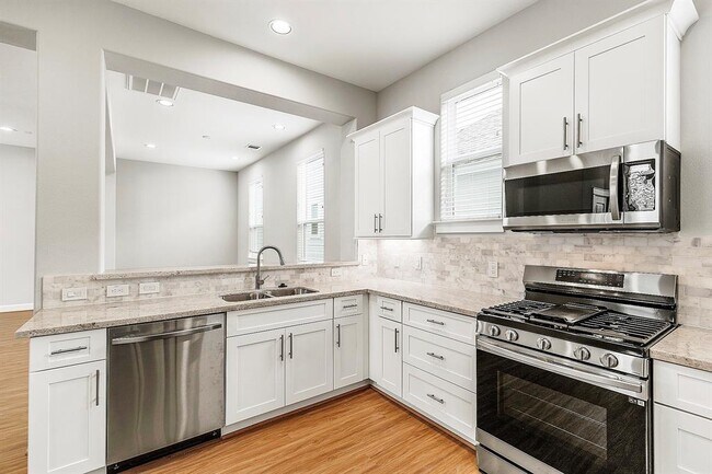 Building Photo - 623 Link Rd