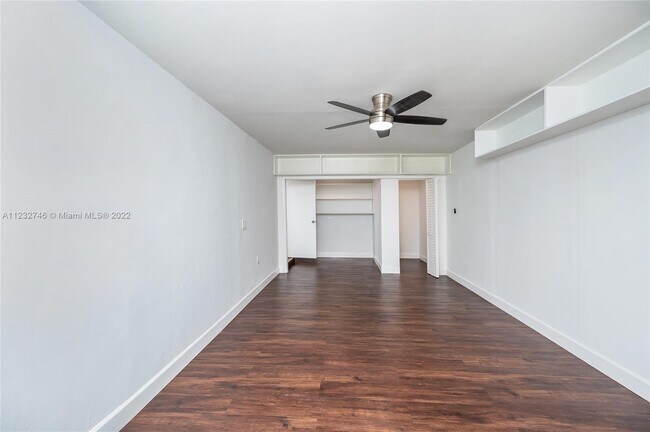 Building Photo - 2922 SW 30th Ct  B Coconut Grove Fl 33133