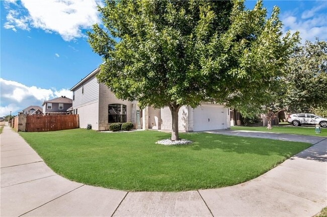Building Photo - 3418 Castleton Dr