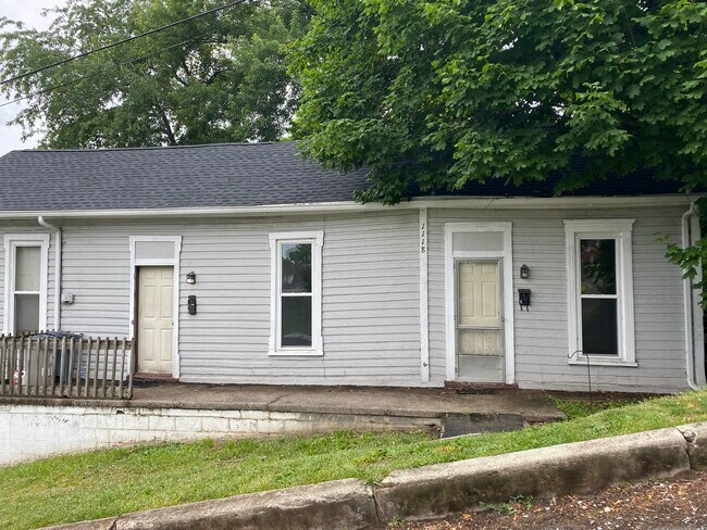 Fachada de la casa - 1118 Field St