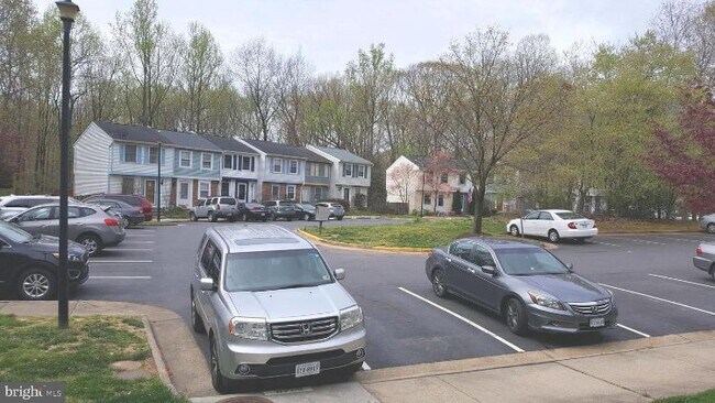 Building Photo - 8052 Grandview Ct