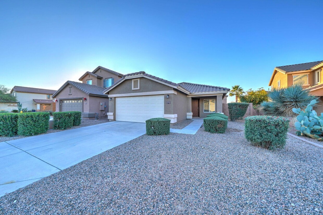 Foto principal - 41375 W Cahill Dr