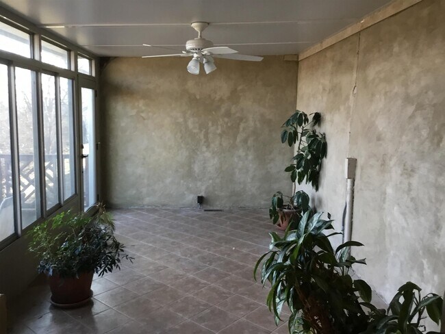 Foto del edificio - 1616 Clearview Dr