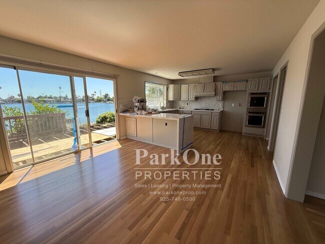 Foto del edificio - Stunning Waterfront Home with Private Boat Dock in Bel Marin Keys