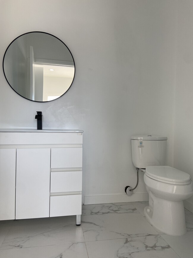 Foto del edificio - 341 N Kenmore Ave