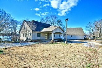 Building Photo - 400 Sunward Path