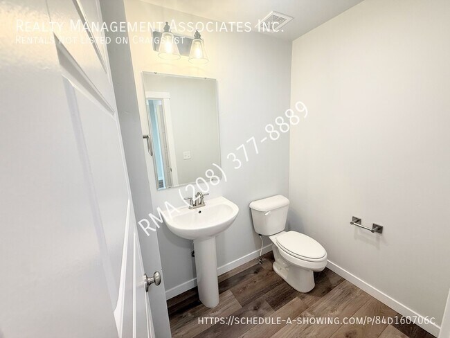 Building Photo - 3781 W La Brea Dr