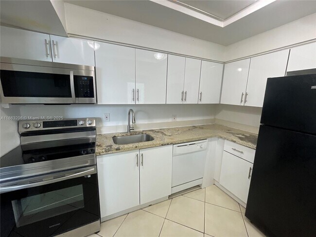 Foto del edificio - 447 NE 195th St