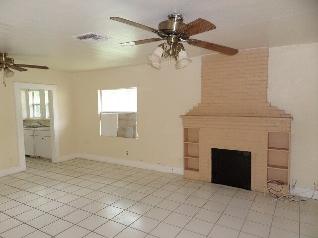 Foto del edificio - $25 App Fee* Spacious 3bdrm/1bath House **...