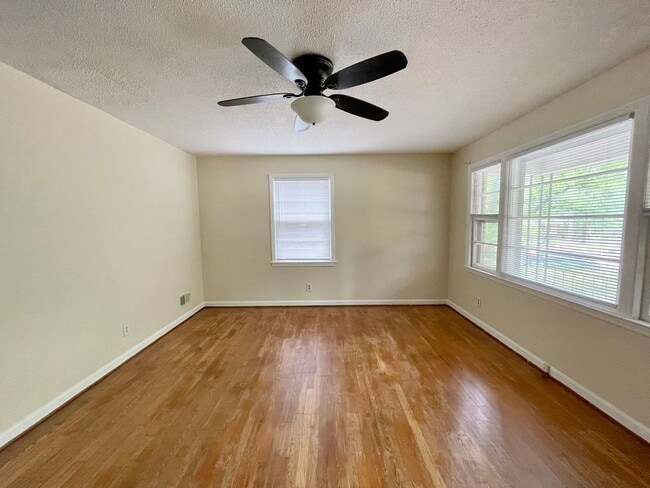 Building Photo - 3824 Lee Hills Dr