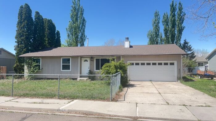 Primary Photo - Awesome Bath Provo Home w yard and attache...