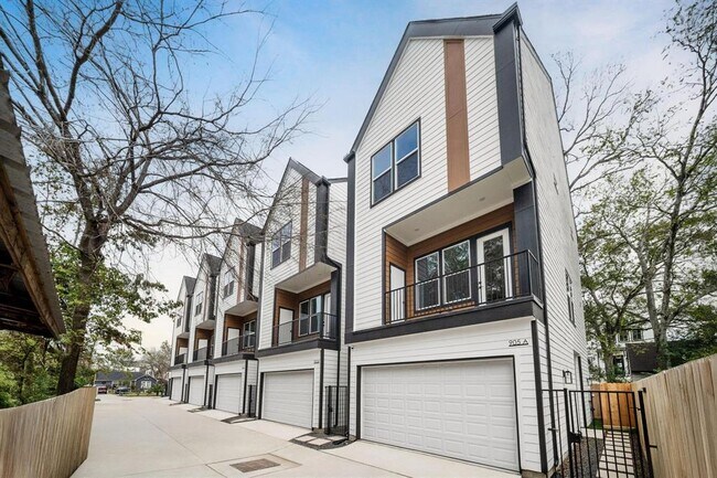 Foto del edificio - 905 Woodcrest Dr