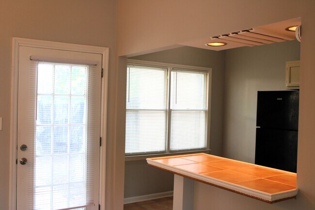 Foto del edificio - 503 Hillsboro Ln