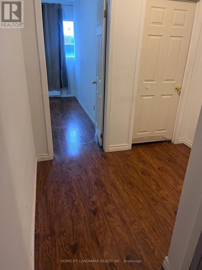 Building Photo - 13 King St E