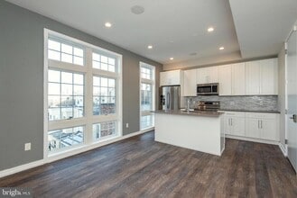 Building Photo - 1340 S 13th St