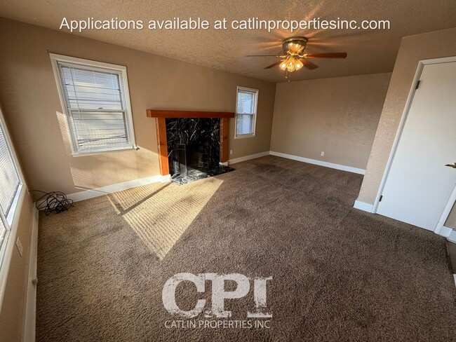 Building Photo - 704 Academy St