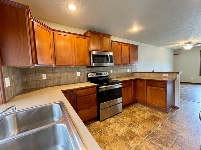 Foto del edificio - Carnahan Hill Daylight Rancher