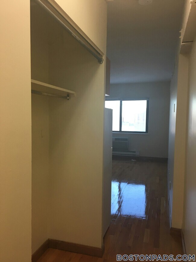 Foto del edificio - 1110 Commonwealth Ave