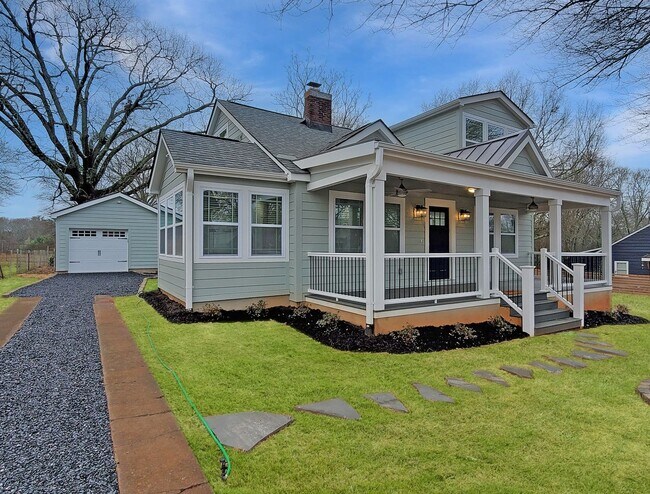 Building Photo - Minutes from Downtown Greenville in a Beautifully Remodeled Custom Home!