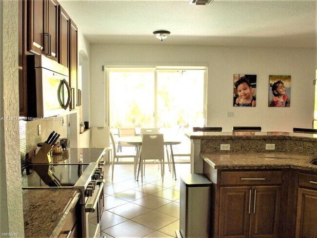 Foto del edificio - 5 br, 4 bath House - 3981 W Whitewater Ave