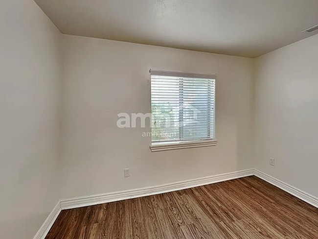 Foto del edificio - 1698 E Ridgefield Rd