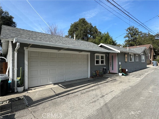 Foto principal - 326 W 11th St