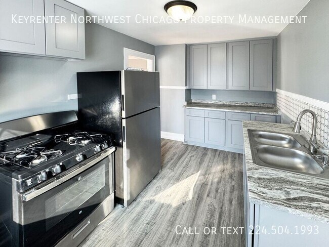 Building Photo - 471 Center St