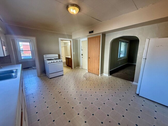 Building Photo - 915 S 4th Ave