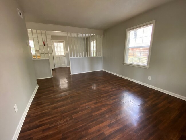 Building Photo - 244 Broadview Dr