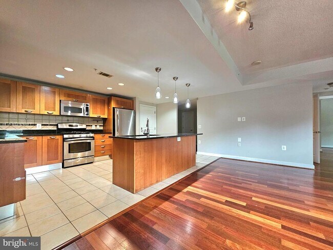 Foto del edificio - 2451 Midtown Ave