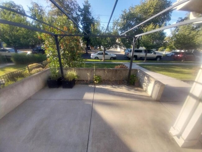 Foto del edificio - 1813 W Bridge Ave