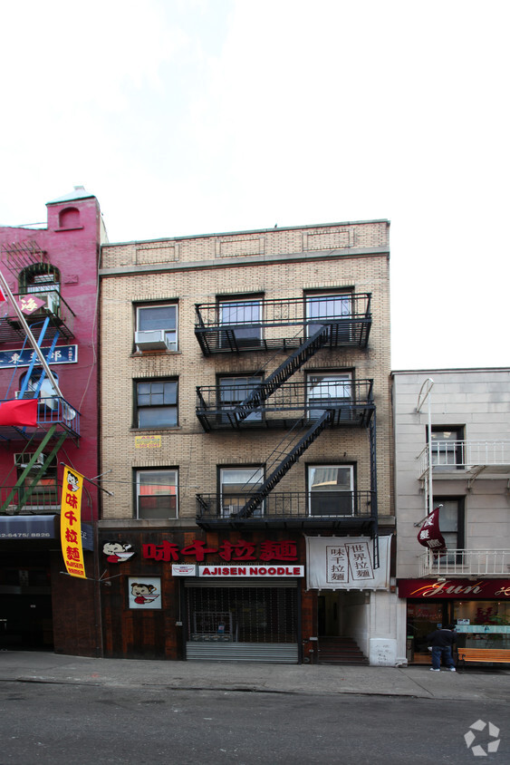 Building Photo - 14 Mott St