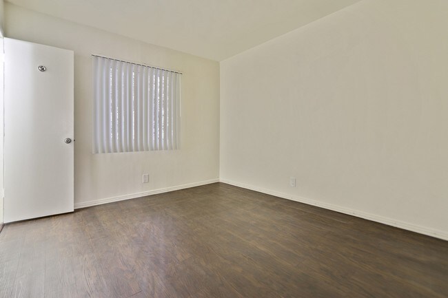 Building Photo - 2850 S Sepulveda Blvd