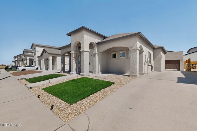Foto del edificio - 14321 Chris Zingo Ln