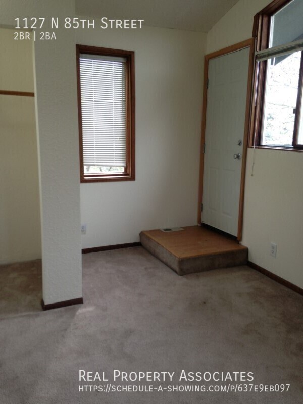 Foto del edificio - 1127 N 85th St